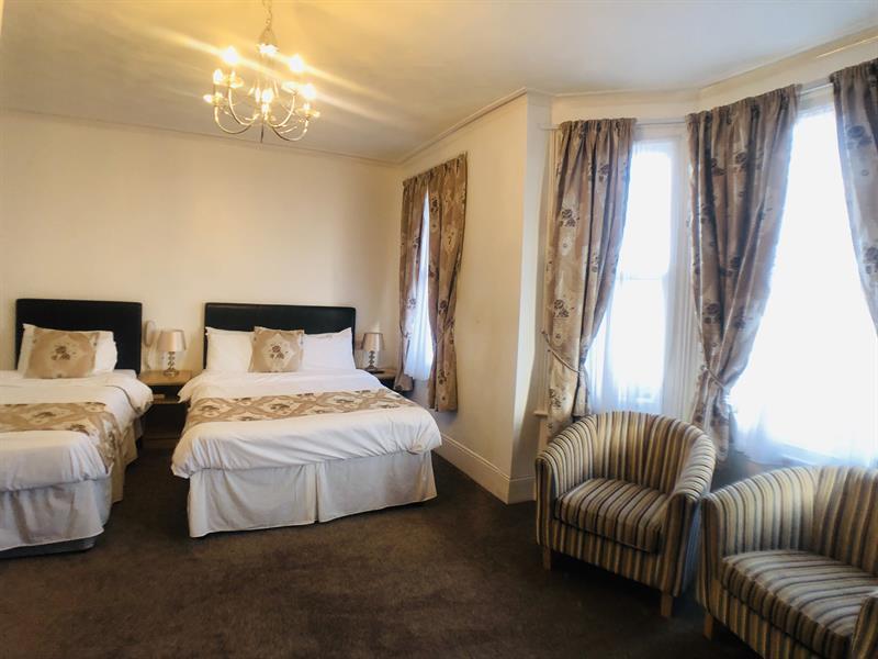 Ilfracombe House - Near Cliffs Pavilion 4*