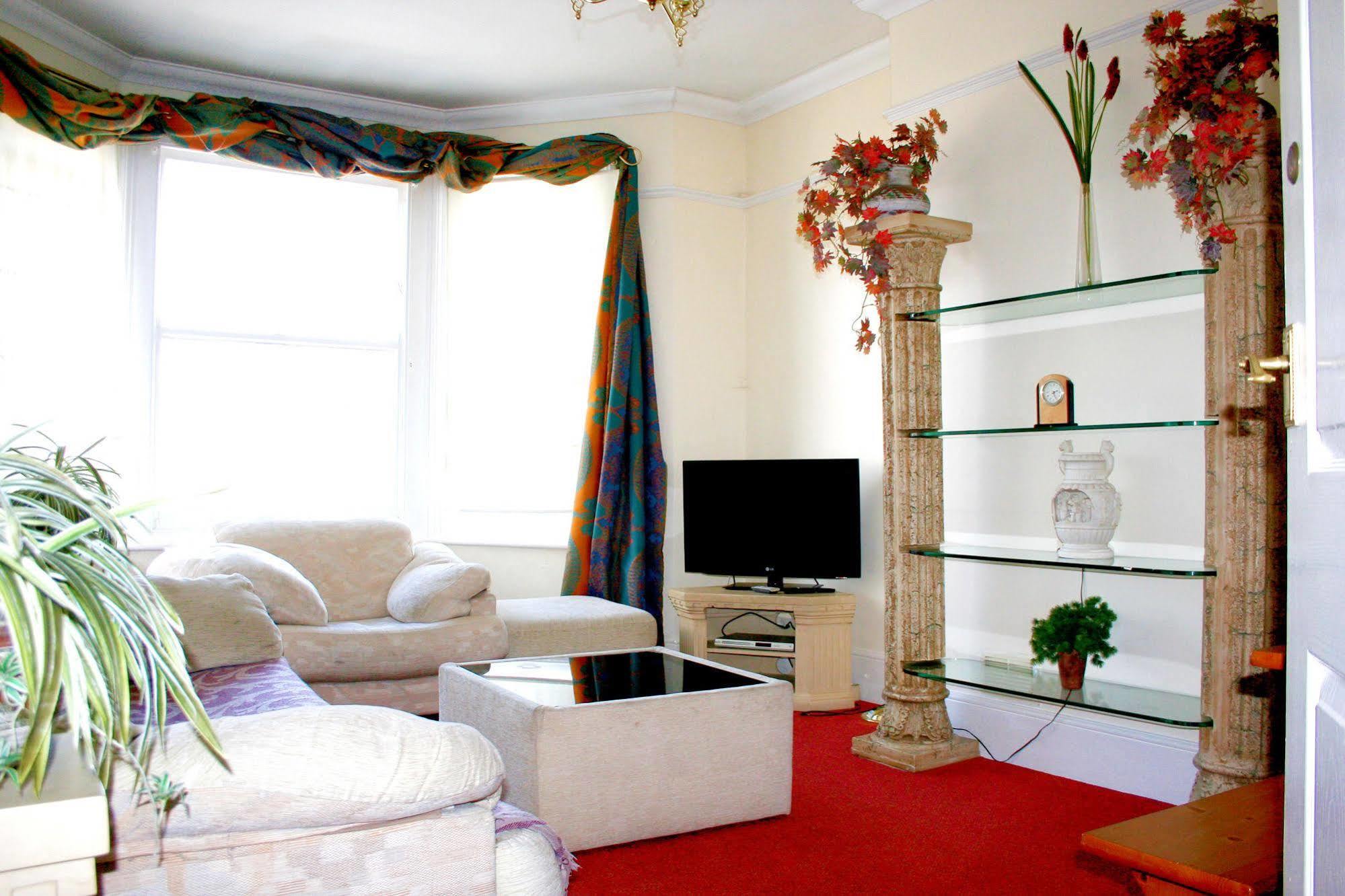 Ilfracombe House - Near Cliffs Pavilion 4* Southend-on-Sea