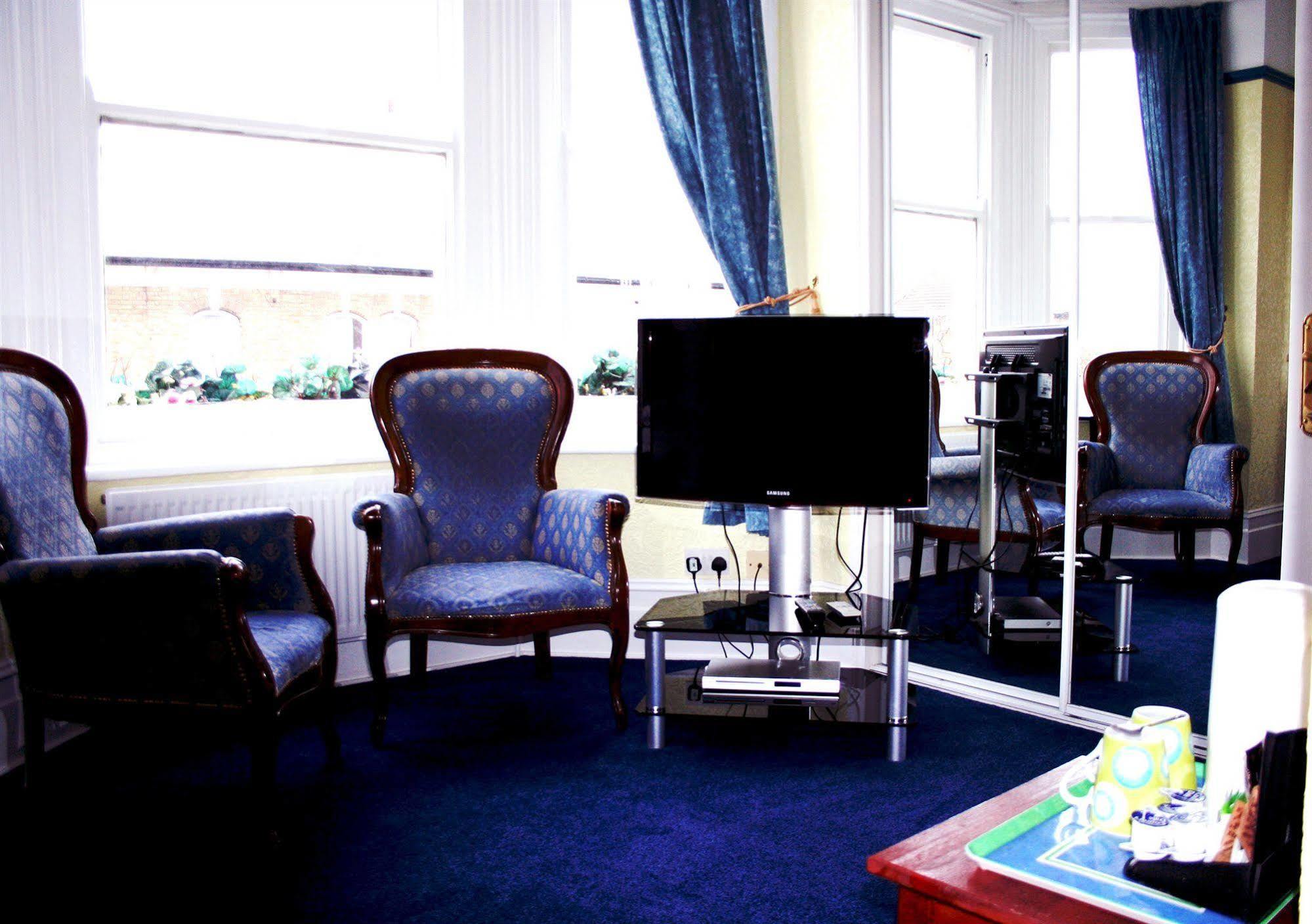 Ilfracombe House - Near Cliffs Pavilion
