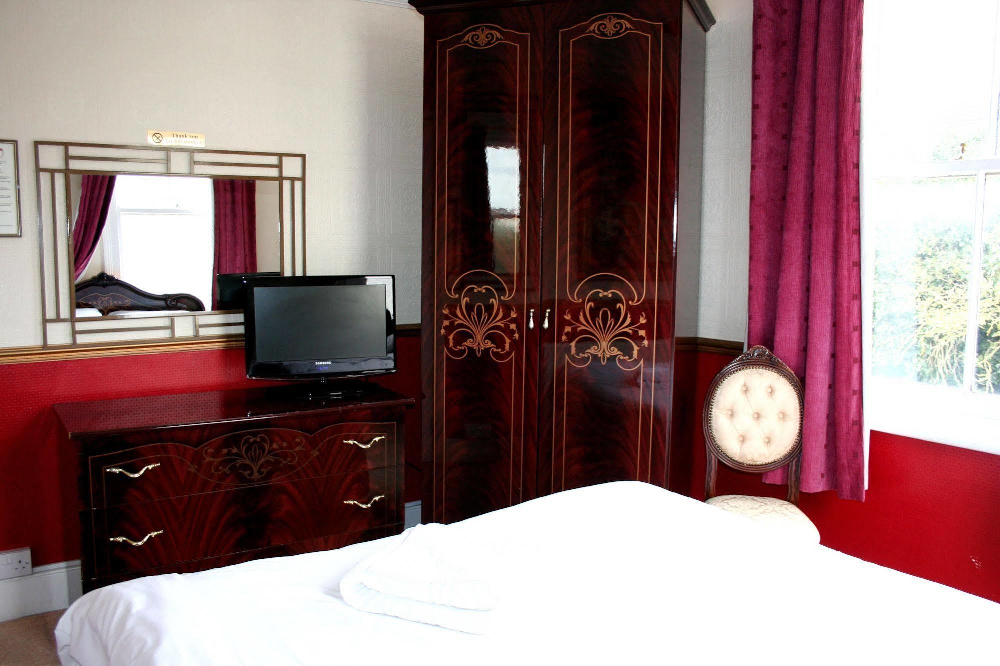 Ilfracombe House - Near Cliffs Pavilion Maison d'hôtes 4*